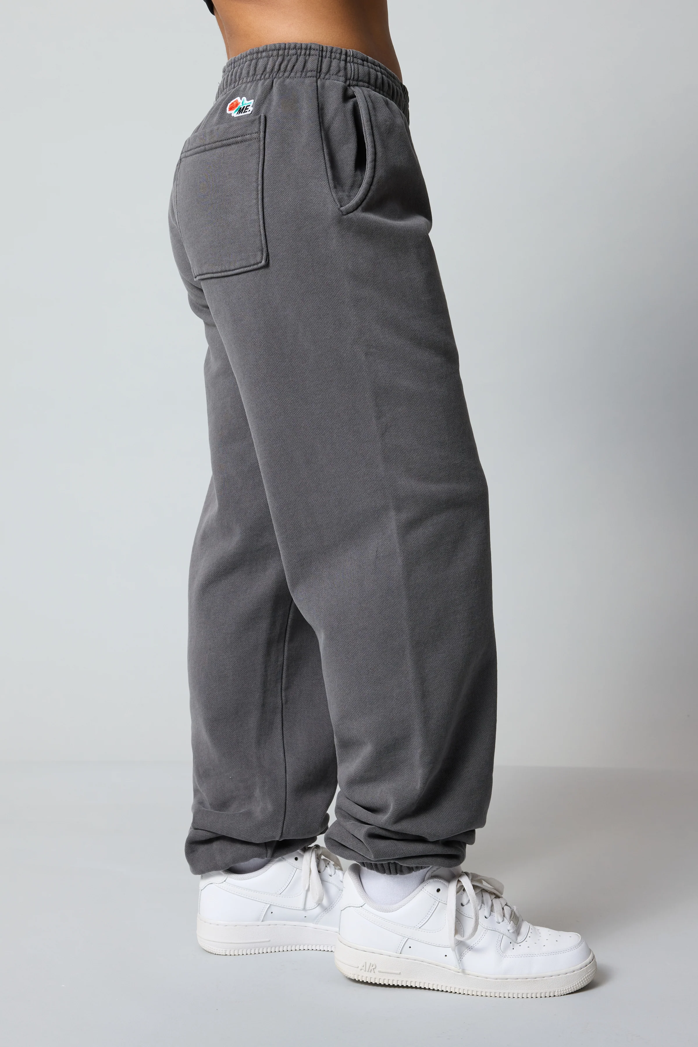 ME. Rose Sweatpant - Vintage Black - Image 5